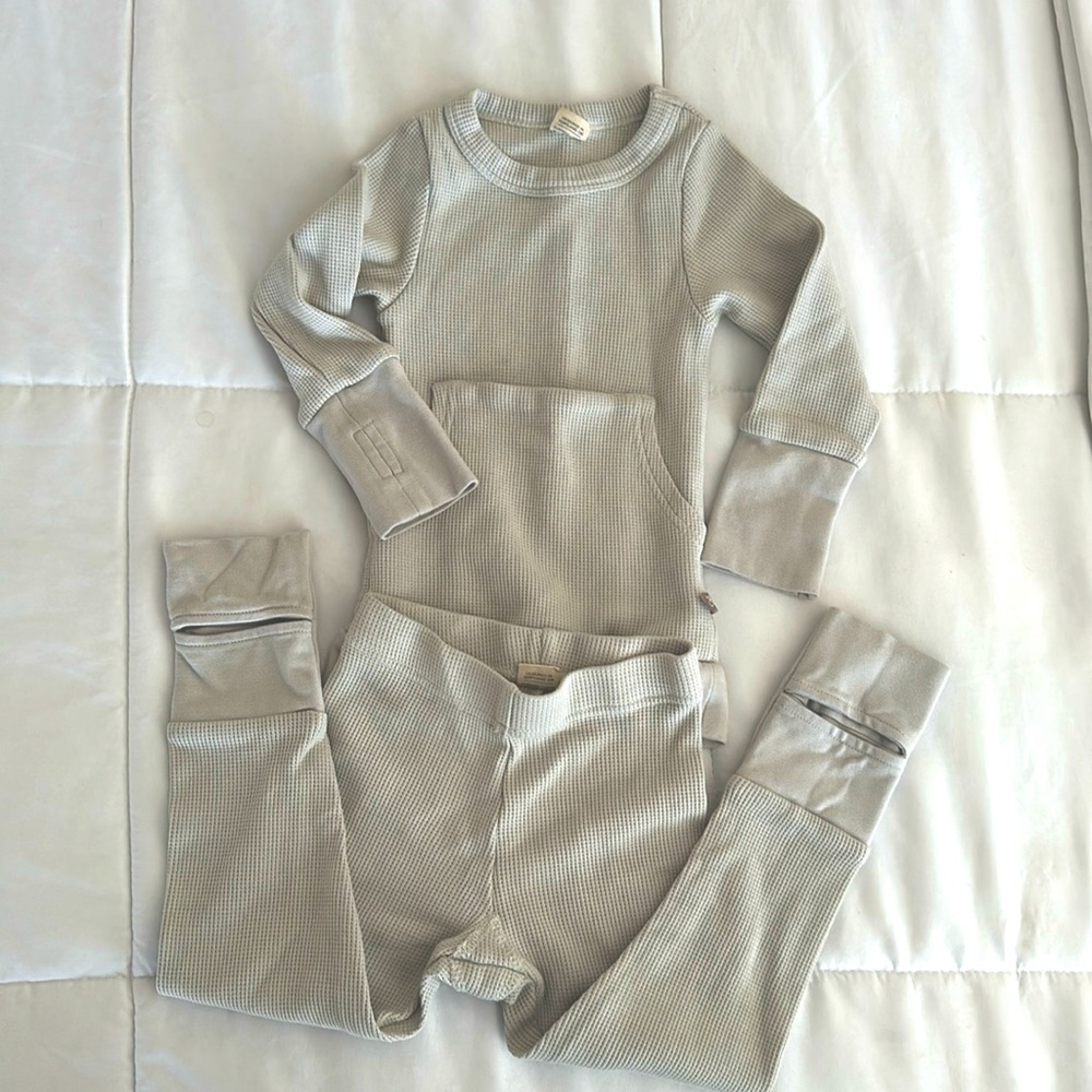 Goumi pajama set thermal edition with thumb holes and foot holes